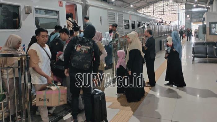 Volume Penumpang Masih Tinggi, KAI Daop 8 Surabaya Perpanjang Operasional KA Tambahan