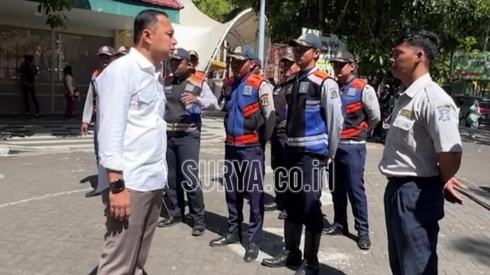 di-kawasan-parkir-Kebun-Binatang-Surabaya-KBS-Jumat-1272024.jpg