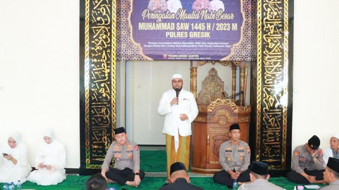 di-masjid-Al-Aziz-Polres-Gresik-Jumat-2992023.jpg