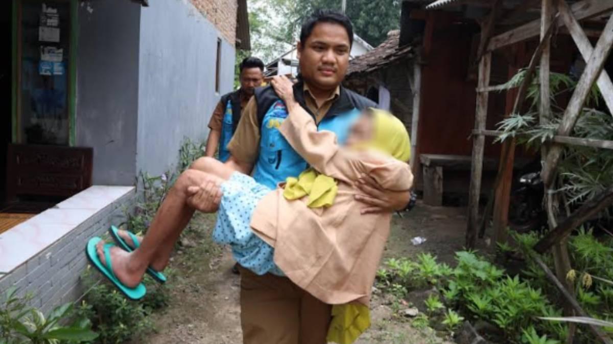 Dinsos Jatim Evakuasi Lansia ODGJ Terlantar di Mojokerto, Tinggal 5 Tahun Seorang Diri