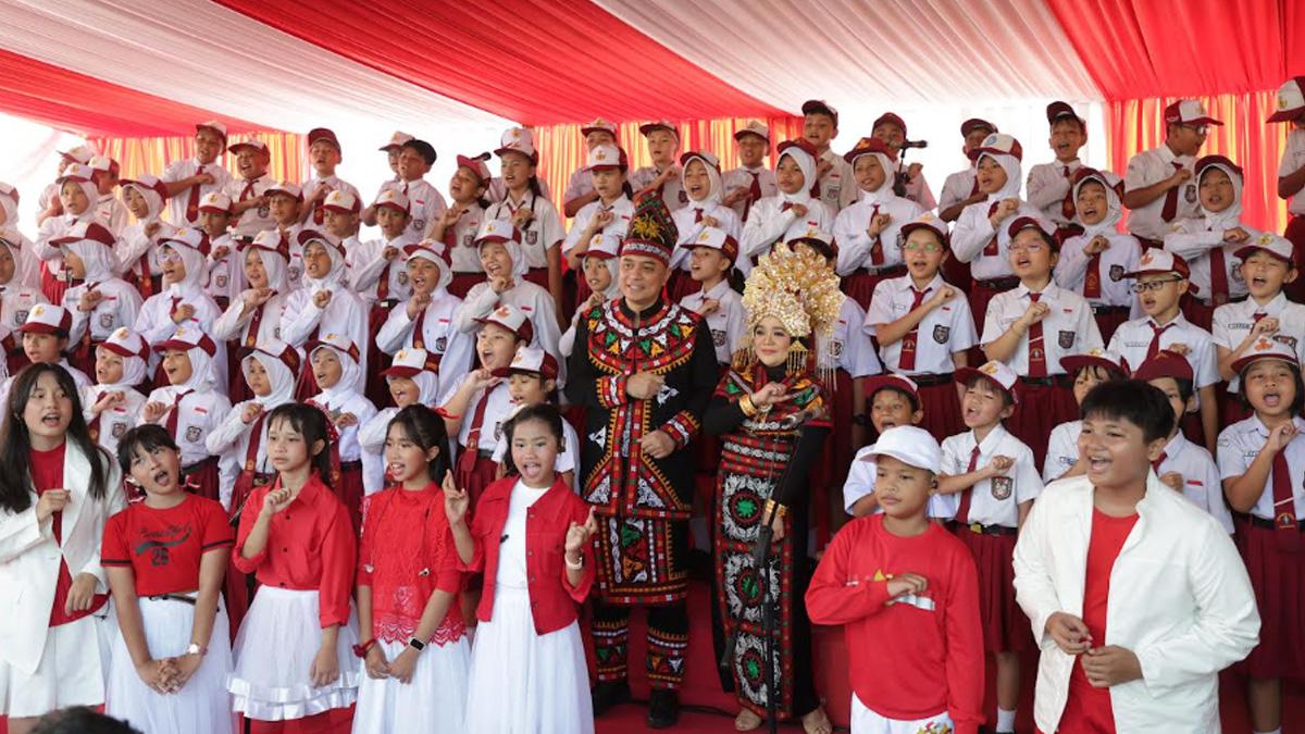 Eri Cahyadi Pimpin Upacara Hardiknas 2026 di Surabaya, Pelajar Gaungkan Bijak Bergawai