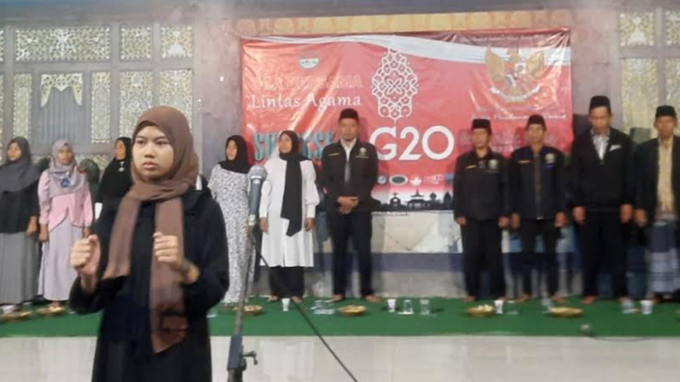 doa-bersama-lintas-agama-demi-suksesnya-ktt-g20-di-situs-persada-sukarno-kediri.jpg