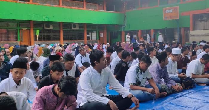 Menghadapi Ujian Nasional, SMP Kawung 1 Surabaya Berdoa Bersama