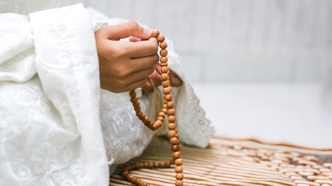 Bacaan Doa Setelah Sholat Maghrib Disertai Terjemahan