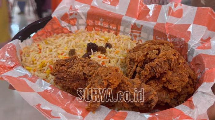 donasi-sembako-kepada-masyarakat-sekitar-Sabtu-1462025.jpg