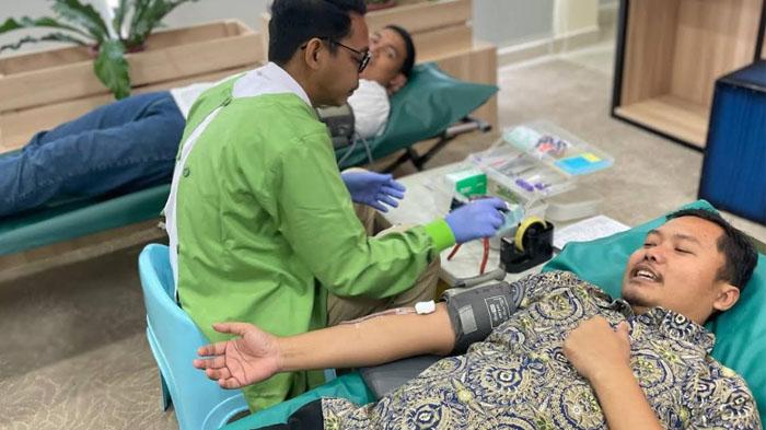 Kenang Pengorbanan Pejuang Kemerdekaan, Pegawai BPJS Kesehatan Gresik Kompak Donor Darah