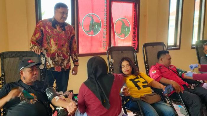 Resapi Semangat Hari Sumpah Pemuda Ke-96, PDIP Gresik Bersama BMI Gresik Gelar Donor Darah