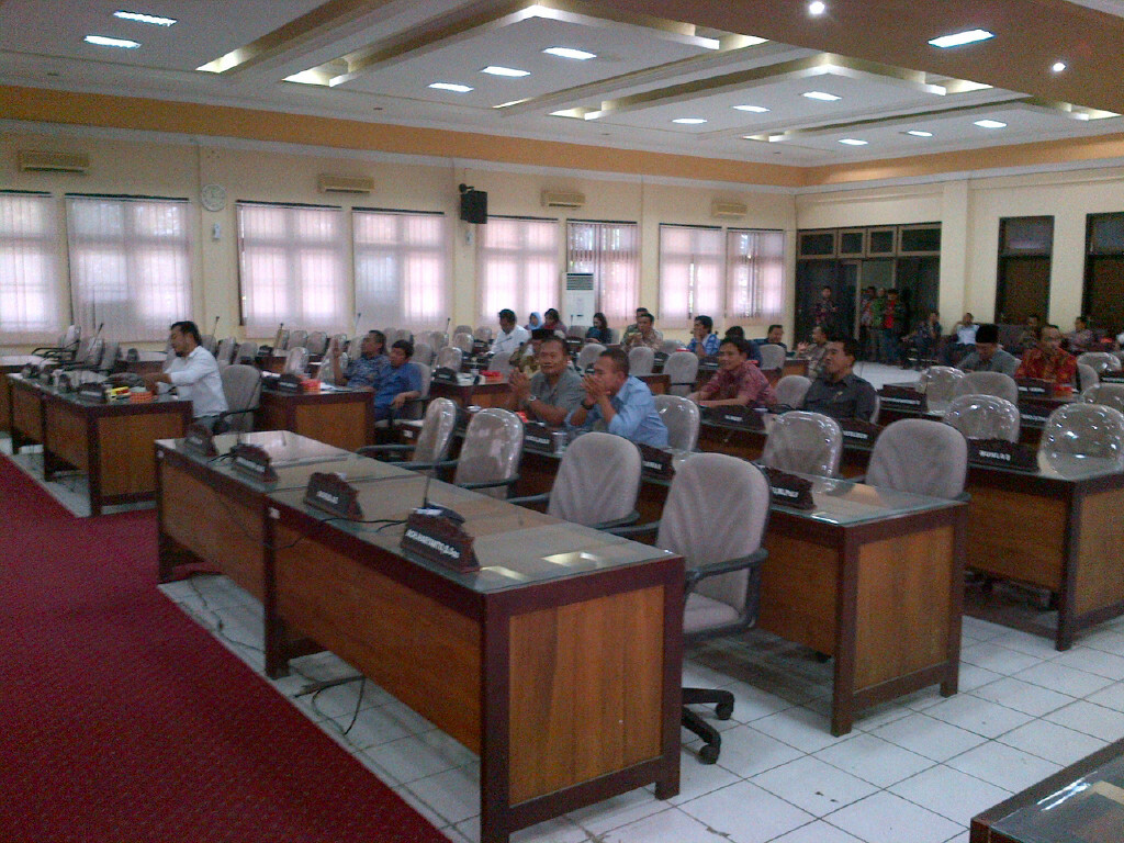 dprd-bangkalan-sepi-interpelasi_20151023_124424.jpg