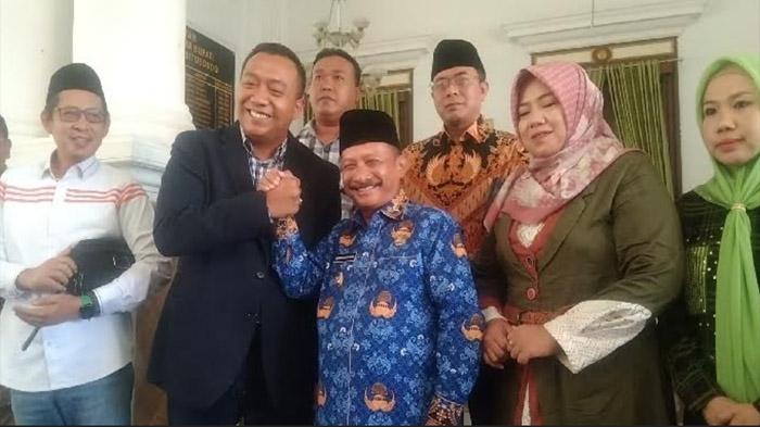 dua-cabup-Situbondo-bertemu.jpg