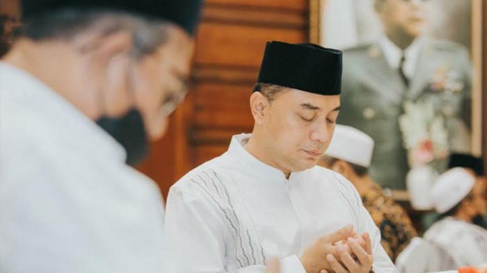 eri-cahyadi-berdoa.jpg
