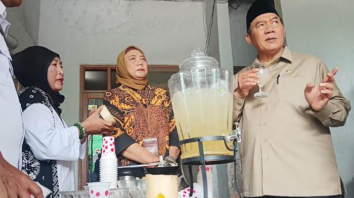 Jus Gedebog Pisang Khas Surabaya Dipuji Anggota DPR RI, Karya Warga Jemur Wonosari Yang Bernutrisi