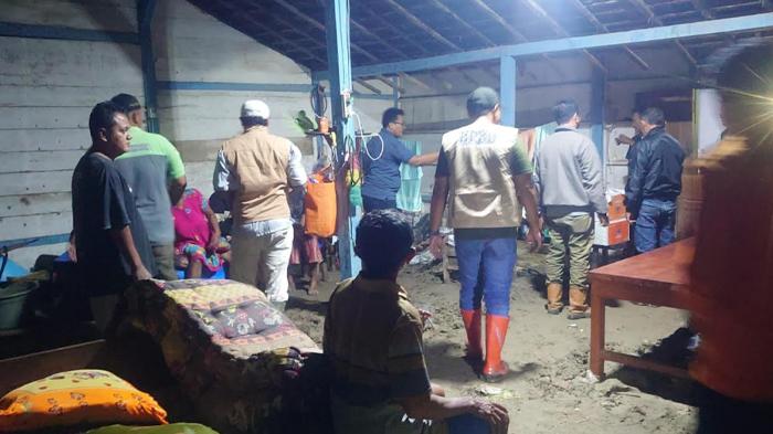 fasilitas-umum-terdampak-dan-17-rumah-mengalami-kerusakan.jpg
