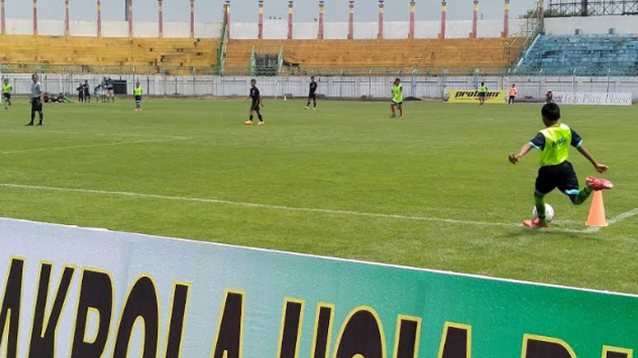 festival-sepakbola-usia-dini-di-bangkalan-madura.jpg