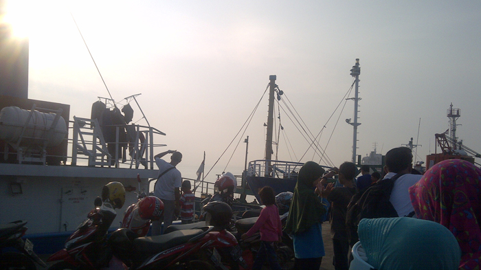 Pelabuhan Gresik Jadi Tempat Menikmati Gerhana