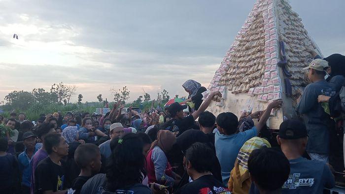 Meriahnya Tradisi Grebek Tahu Di Jombang, Simbol Keberkahan Warga
