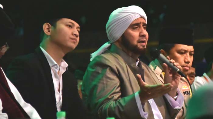 Lirik Busyrolana - Habib Syech Teks Arab, Latin dan Terjemahan