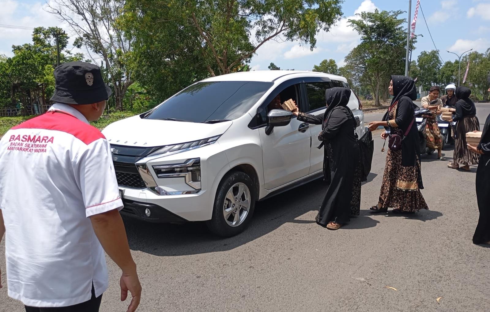 Haul Ke-101 Syaikhona Kholil, Basmara Kaltim Bagikan 8.000 Paket Makanan Gratis