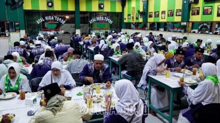 i-makan-soto-ayam-Lamongan-di-depot-Jalan-Panglima-Sudirman.jpg