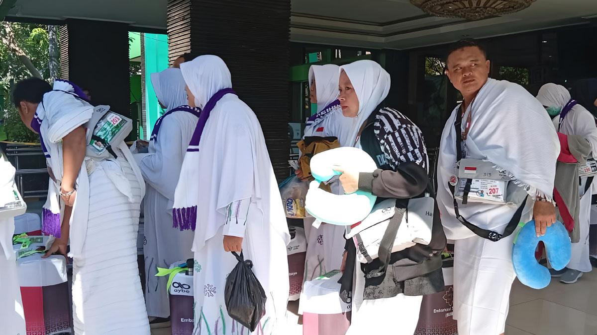 Jemaah Haji Embarkasi Surabaya Nekat Bawa Magic Com dan 4 Slop Rokok