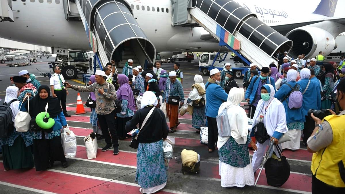 ilustrasi-kedatangan-jemaah-haji-jawa-timur-di-Bandara-Juanda-Surabaya.jpg