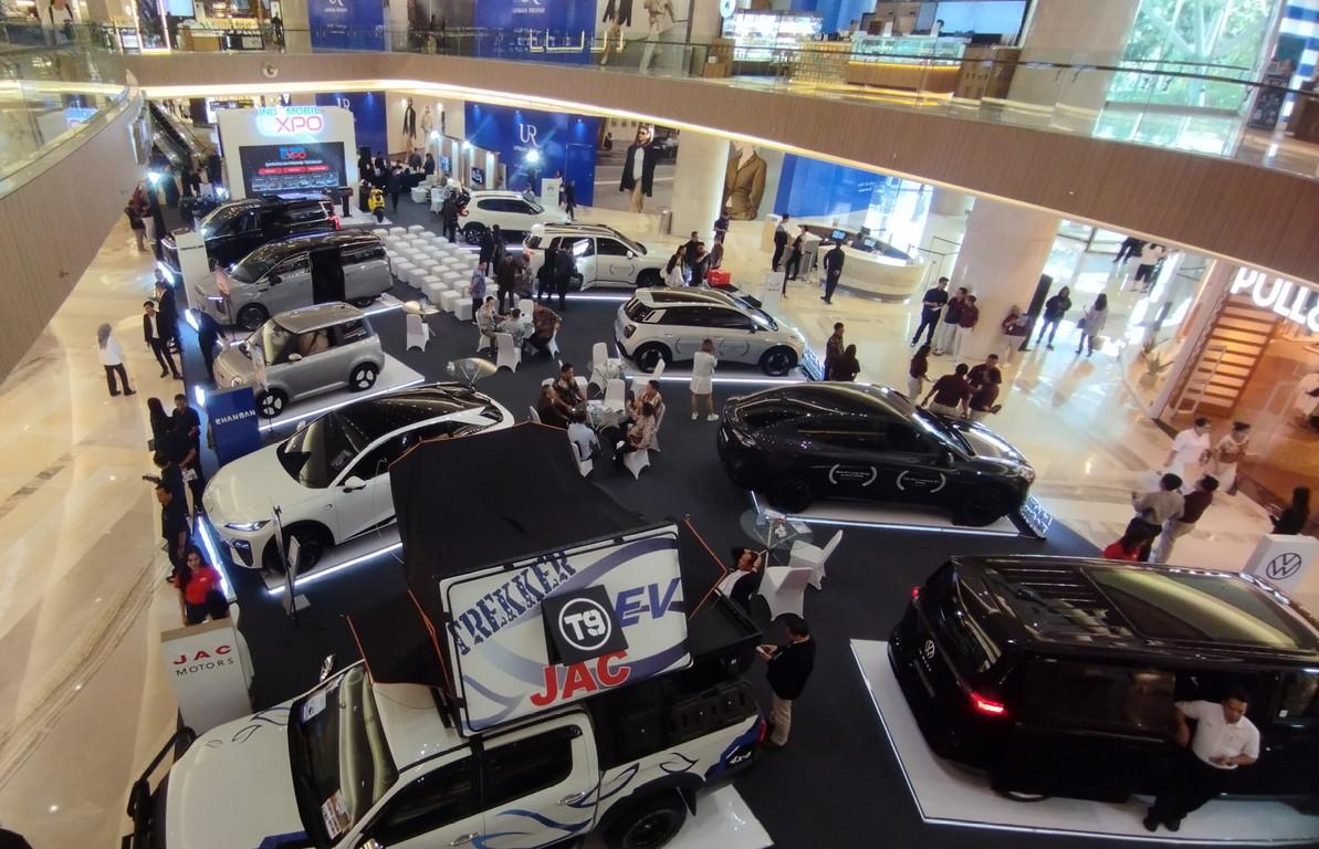 indomobil-expo-pmaeran-mobil-listrik.jpg