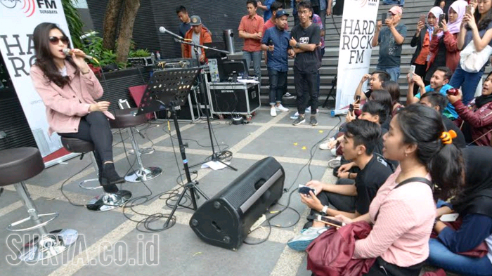 isyana-sarasvati-mengaku-sekarang-penakut-dibandingkan-saat-masa-kecilnya_20171107_225233.jpg