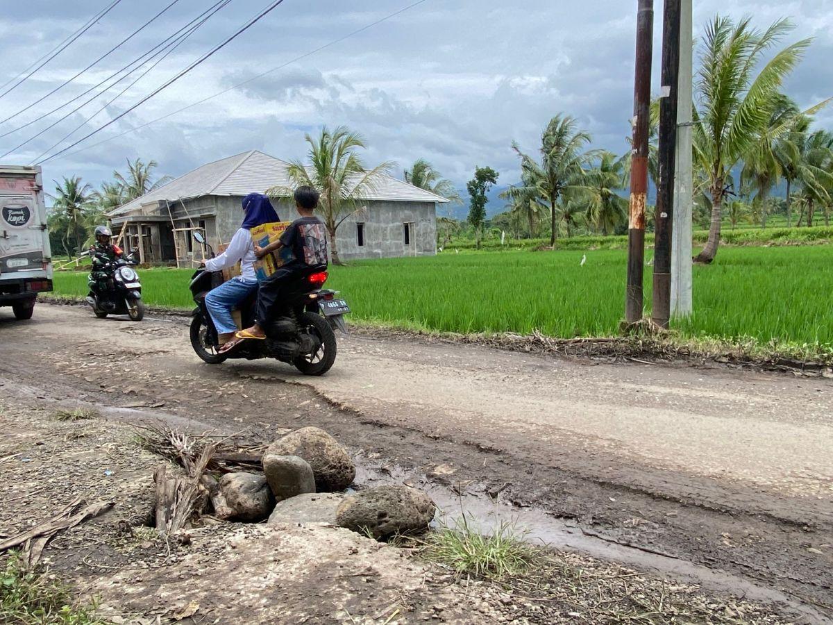jalan-alternatif-bondowoso-rusak.jpg