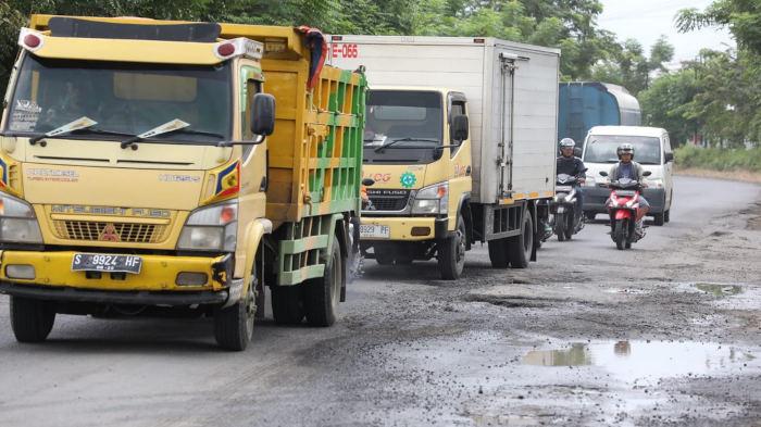 jalan-rusak-di-Sidoarjo-2222023.jpg