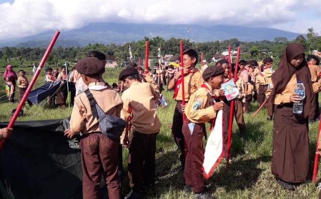 Ini Cara Survive di Alam, Evakuasi di Tengah Hujan