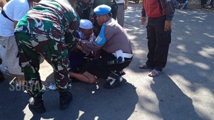 jemaah-haji-asal-Tempurejo-Jember-Jatim-saat-diamankan-karena-meronta.jpg