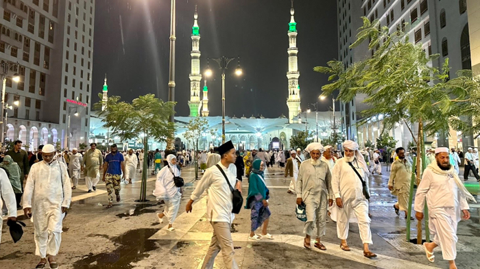 jemaah-haji-mendatangi-masjid-nabawi-madinah-arab-saudi.jpg
