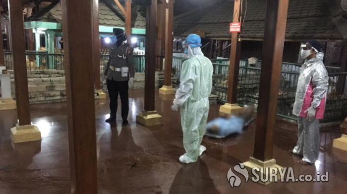 Para Peziarah Panik, Warga Asal Jombang Mendadak Meninggal di Makam Sunan Giri Gresik