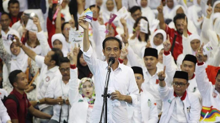 Kampanye di Probolinggo, Jokowi Tawarkan Program Tiga Kartu Sakti