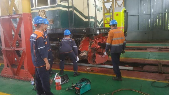 Tabrak Mobilio Nyelonong di Perlintasan, Jadwal KA Sritanjung dari Stasiun Jember Terlambat 14 Menit