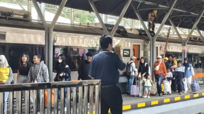 kai-mobilitas-masyarakat-yang-kembali-ke-kota-asal-setelah-libur-panjang-Nataru.jpg