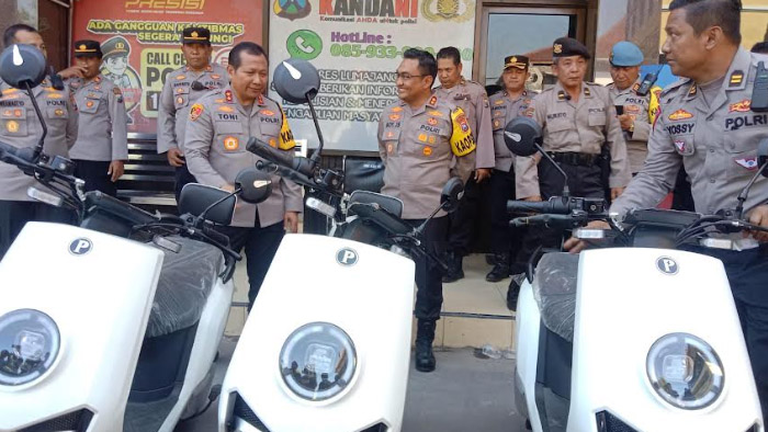 Di Polres Lumajang, Kapolda Jatim Beri Atensi Anggota Yang Ingin Melanjutkan Pendidikan Kepolisian