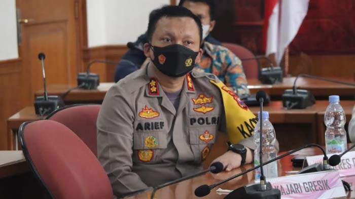 kapolres-gresik-akbp-arief-fitrianto-mengikuti-rapat-evaluasi-ppkm-darurat.jpg