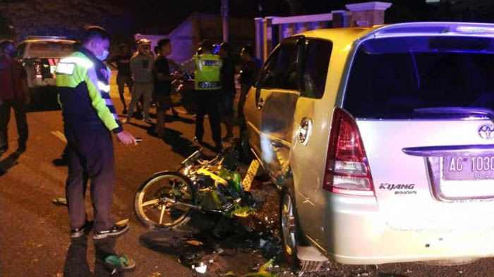 Ninja vs Innova di Jalan Raya Ngantru, Pemuda Tulungagung Tewas