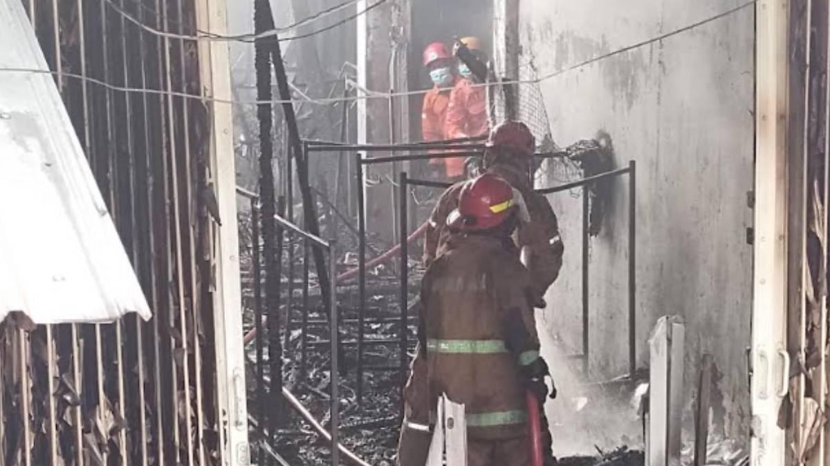 Kebakaran Ruko Travel Haji di Mojoagung Jombang, Kerugian Ditaksir Rp 250 Juta