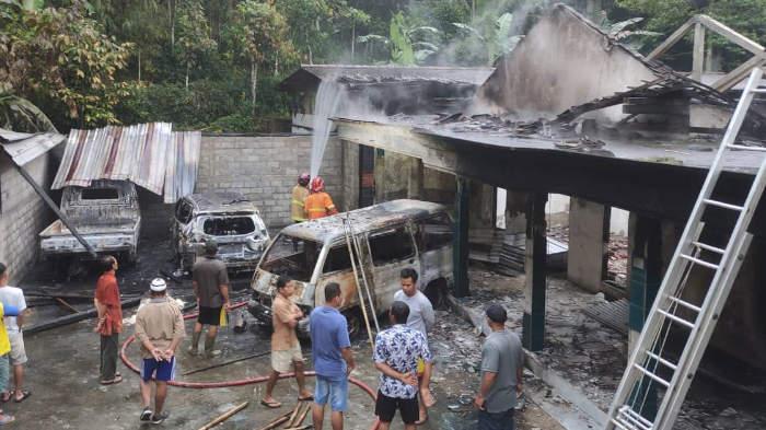 kebakaran-di-Kelurahan-Watulimo-Trenggalek.jpg