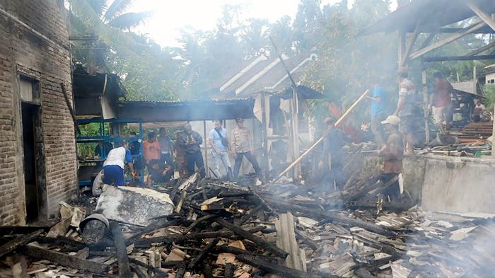 kebakaran-di-Trenggalek-Jawa-Timur-9122024.jpg