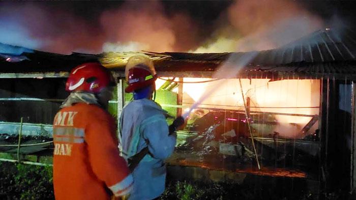 kebakaran-kandang-di-kecamatan-ngoro-jombang-jatim.jpg