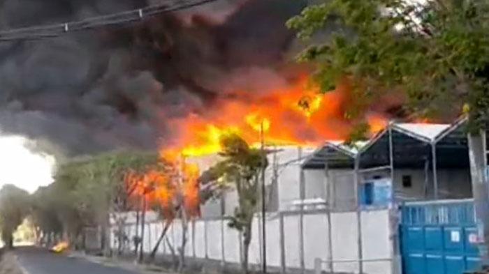 Kebakaran Pabrik Plastik di Menganti Gresik, Polisi: Tidak ada Korban Jiwa