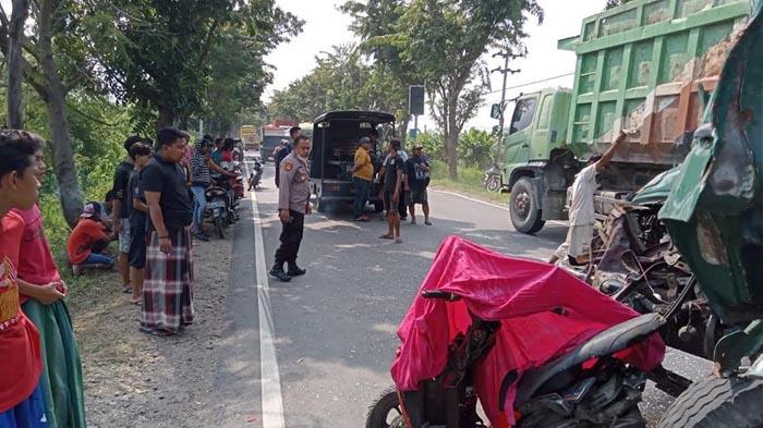Kecelakaan Maut di Pantura Gresik, Dua Truk Gencet Pengedara Sepeda Motor