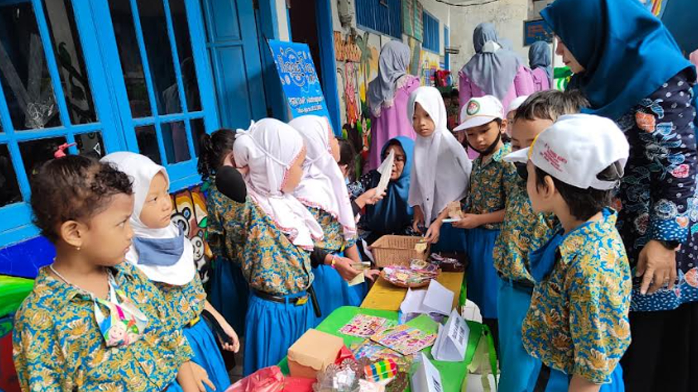 kegiatan-market-day-di-tk-dharma-wanita-persatuan-wadungasri-sidoarjo.jpg
