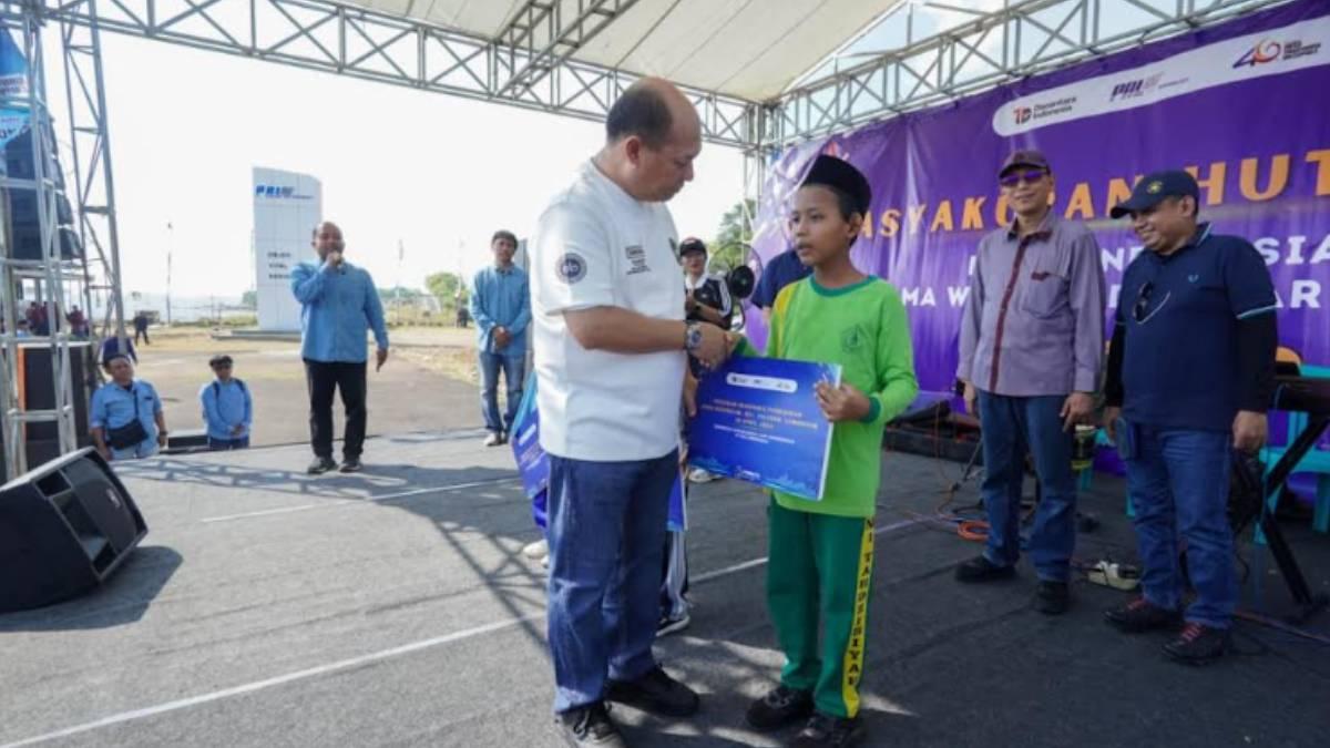 HUT ke-46, PT PAL Beri Beasiswa untuk 15 Siswa Asal Pesisir Kabupaten Lamongan
