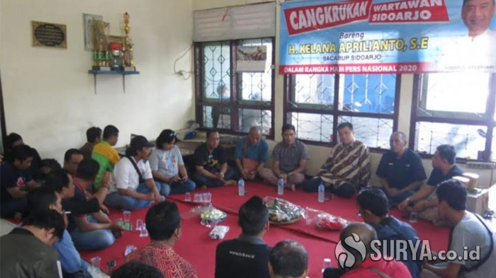 Jelang Peringatan HPN, Bacabup Kelana Kelana Aprilianto Cangkrukan Bareng Wartawan di Sidoarjo