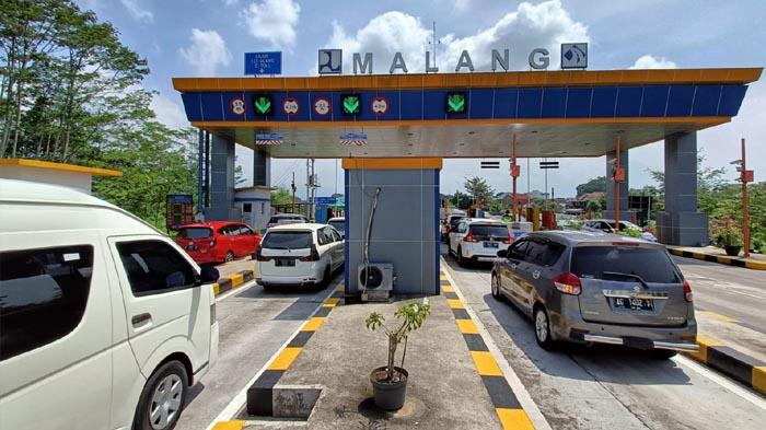 kendaraan-di-pintu-Tol-Malang.jpg