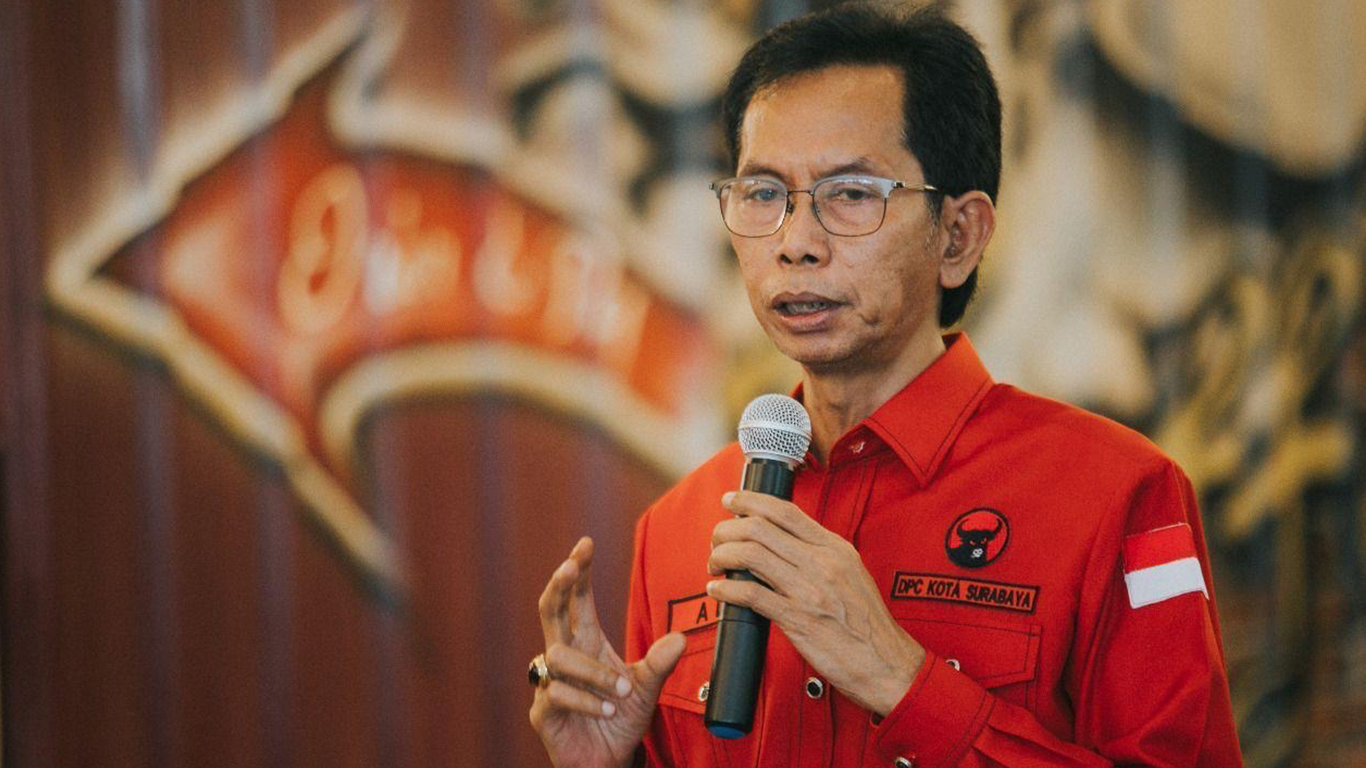 ketua-dpc-pdip-surabaya-adi-sutarwijono-bb.jpg