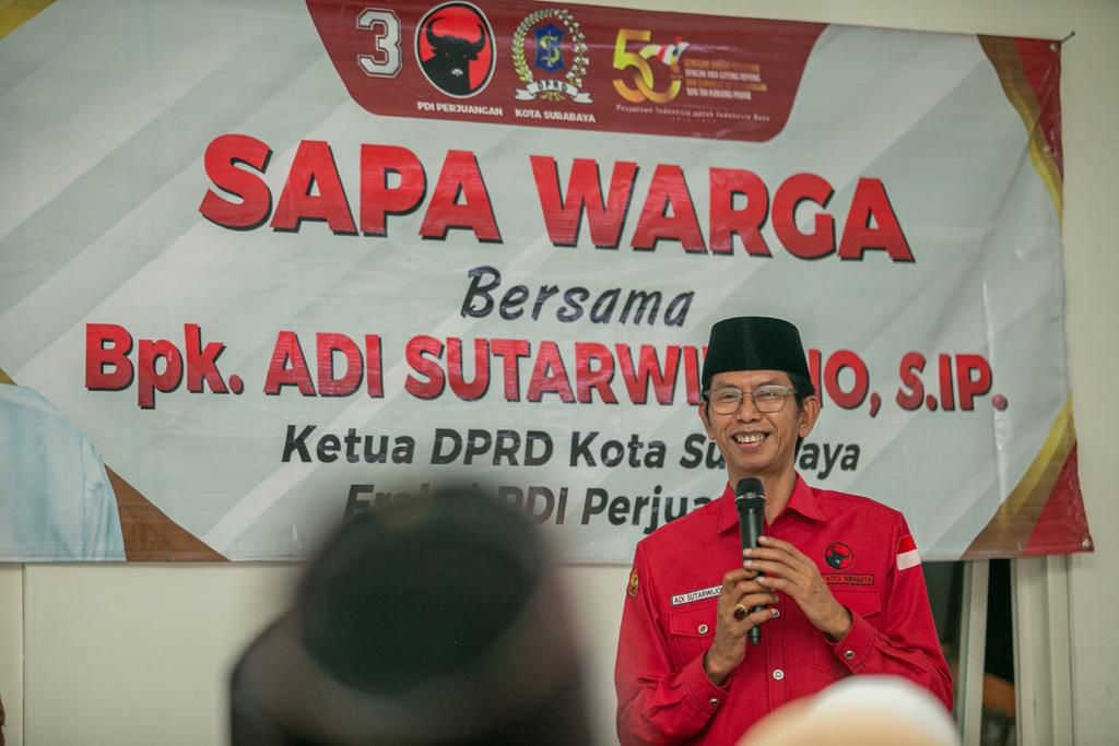 ketua-dprd-surabaya-adi-sutarwijono-saat-menghadiri-sapa-warga.jpg